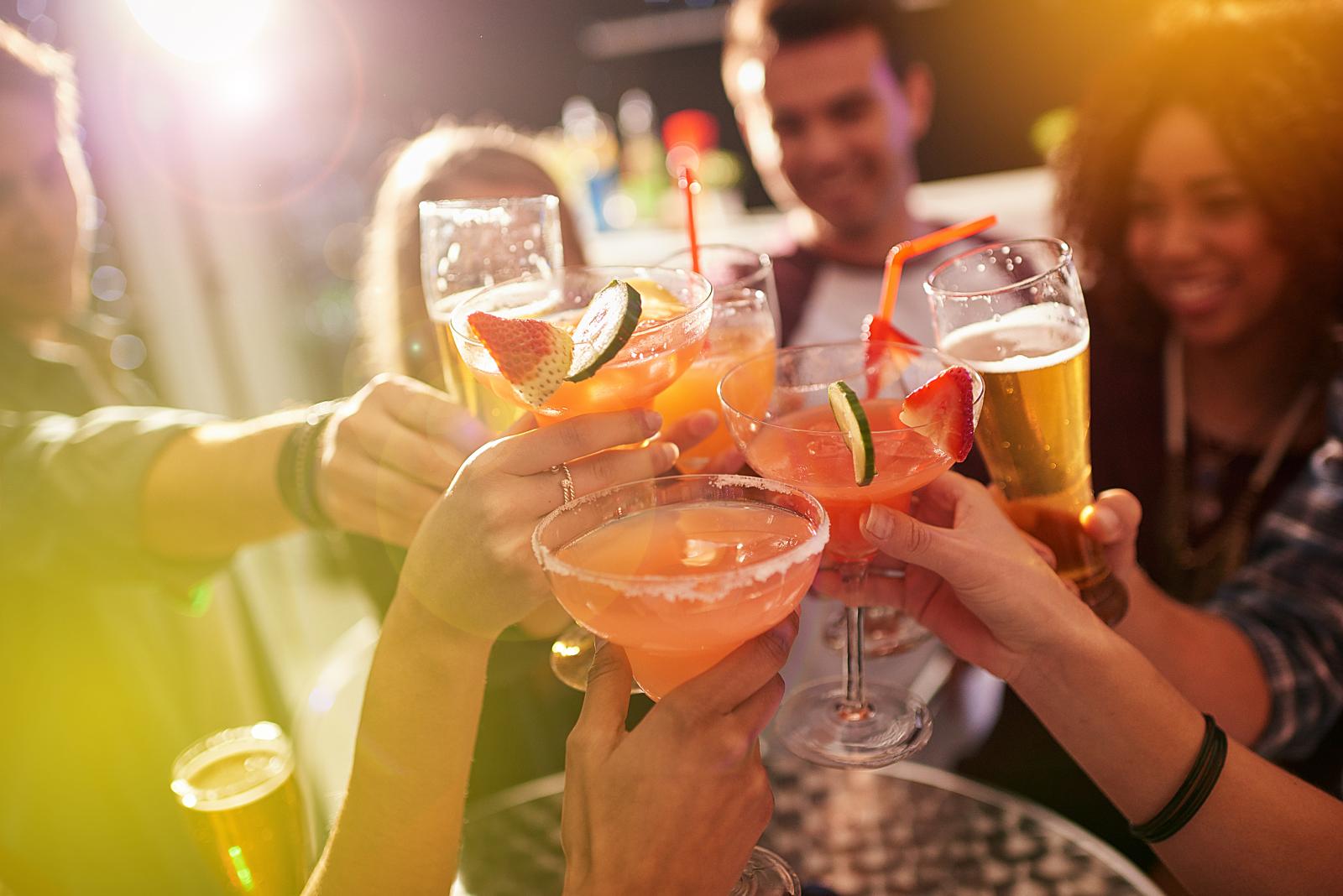 Almanca Şerefe Nasıl Denir? | Prost, Zum Wohl ve Kurallar